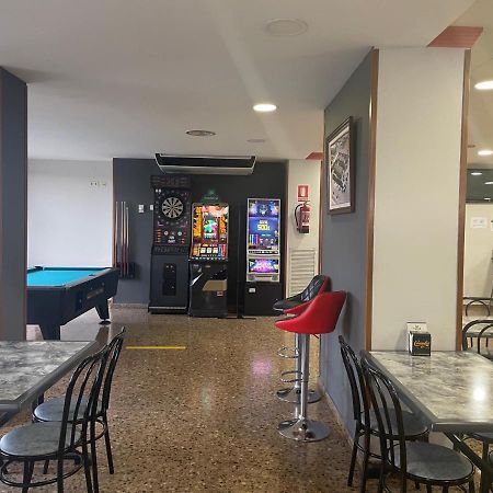 Hotel Reina Isabel Лерида Экстерьер фото