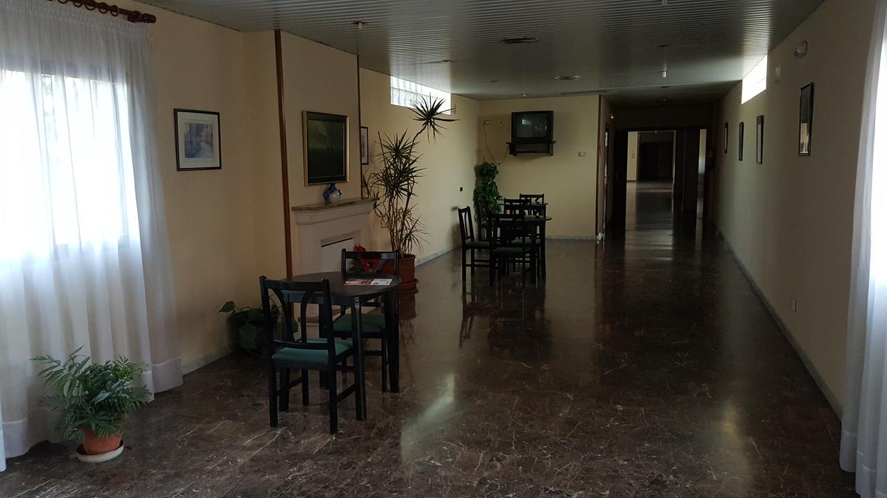Hotel Reina Isabel Лерида Экстерьер фото