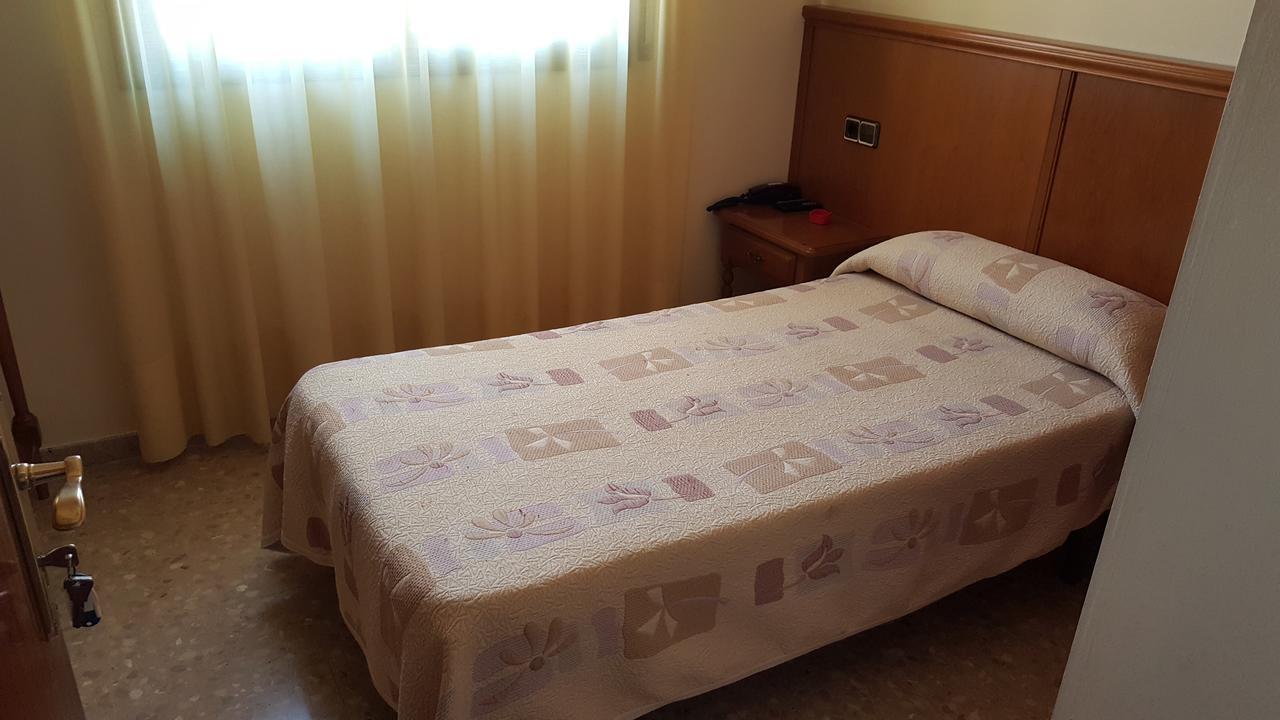 Hotel Reina Isabel Лерида Экстерьер фото