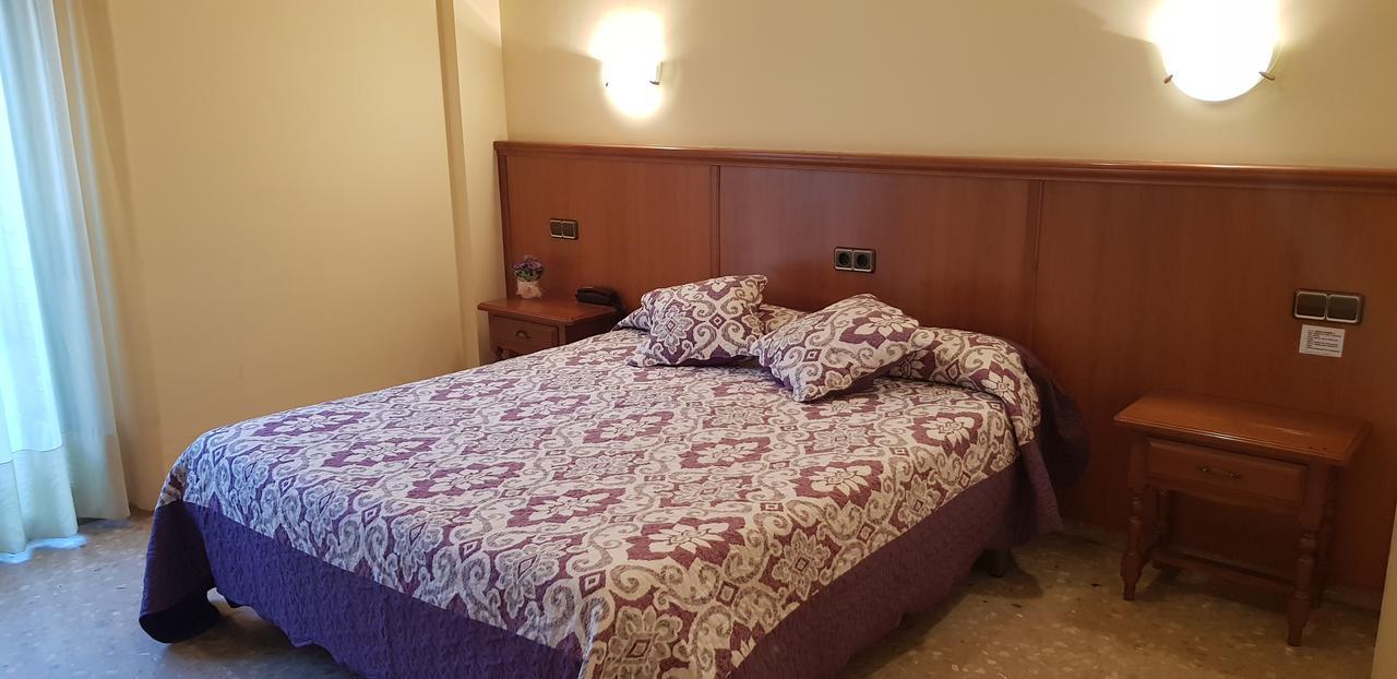 Hotel Reina Isabel Лерида Экстерьер фото
