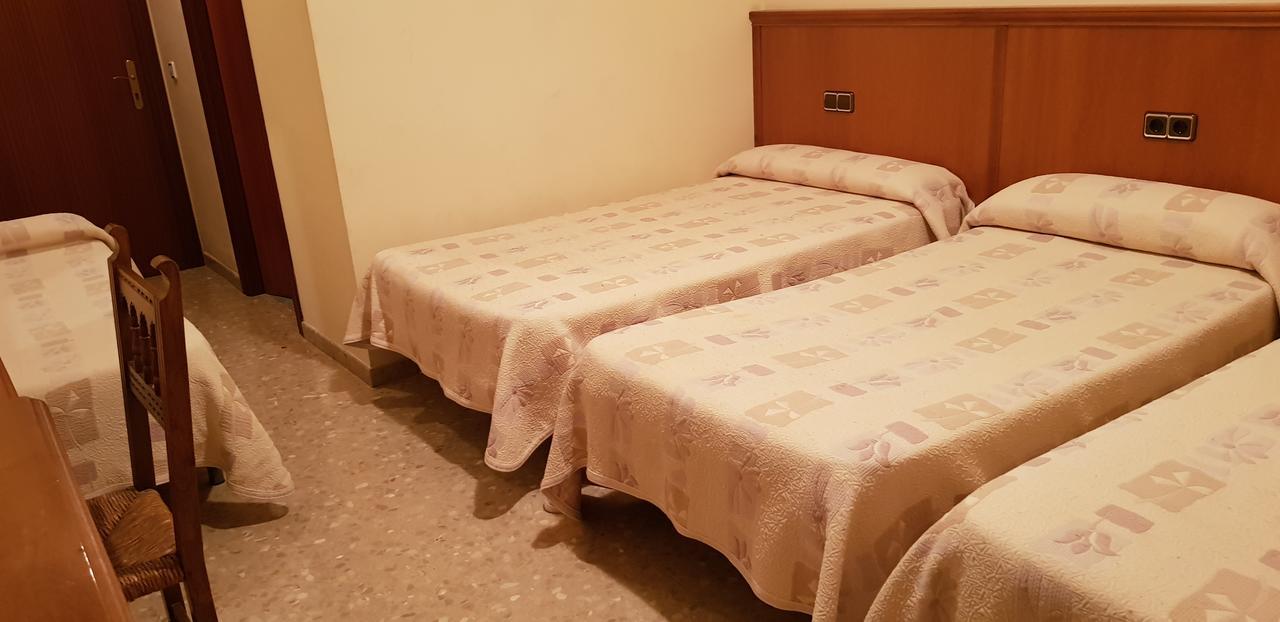 Hotel Reina Isabel Лерида Экстерьер фото