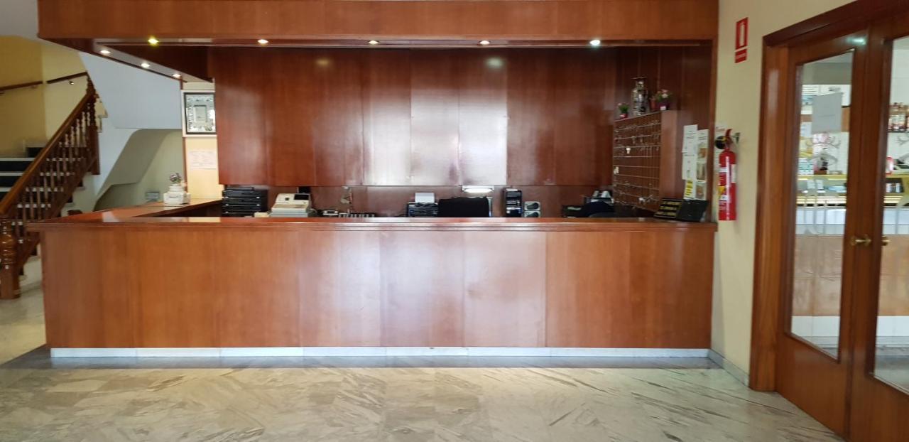 Hotel Reina Isabel Лерида Экстерьер фото